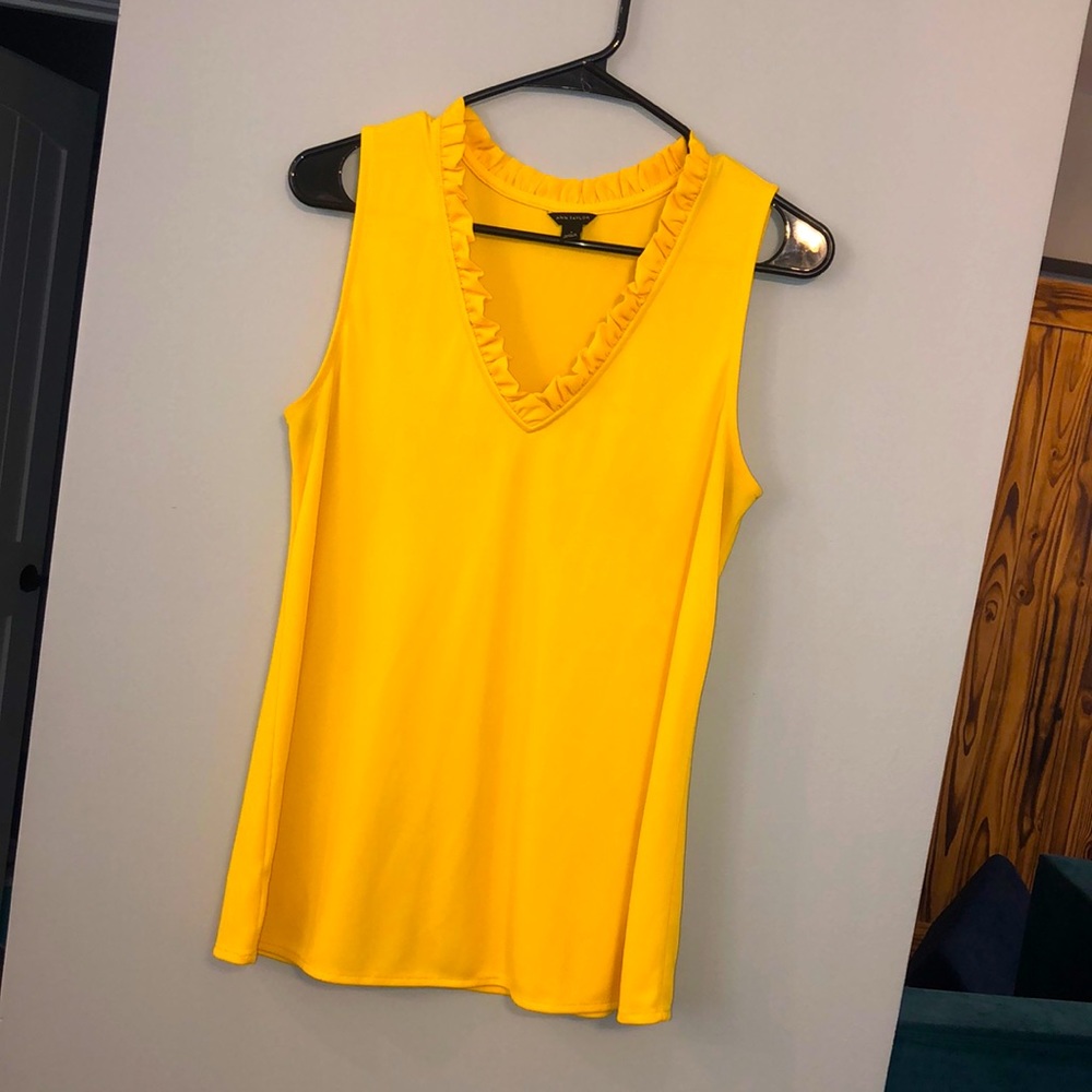 Excellent Condition ANN TAYLOR small Gold Ruffle Detailed Sleeveless Top